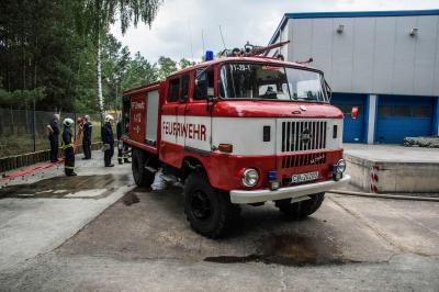 Jaenschwalde-Ost: Kinder zuendeln - Reifenstapel stand lichterloh in Flammen